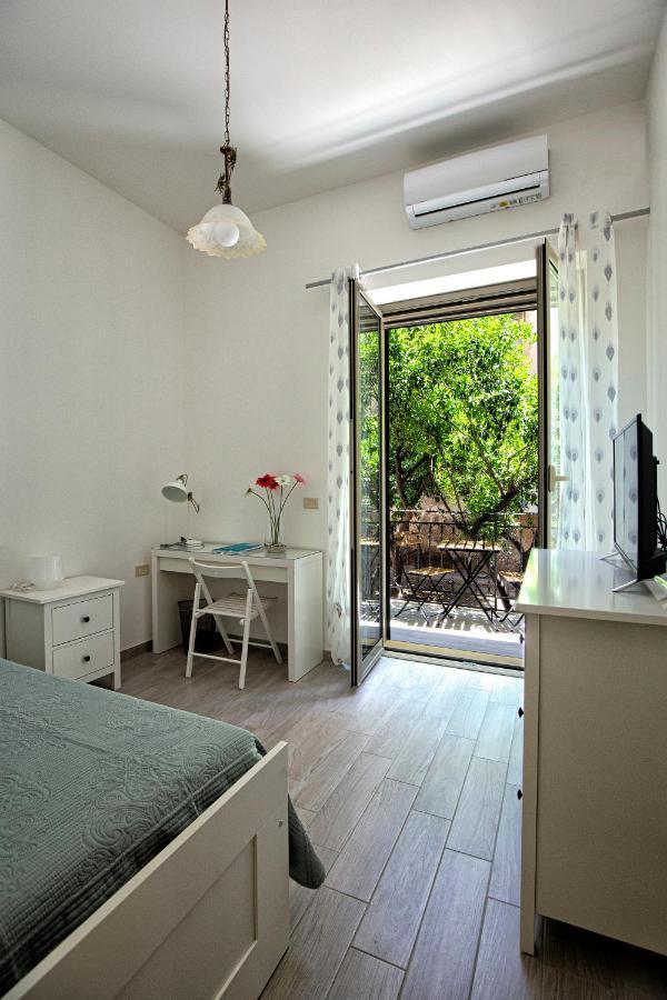 Garden House: Apartments And Rooms For Holidays Palermo Bagian luar foto
